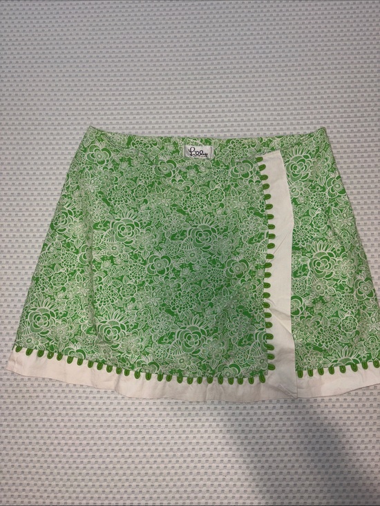 Lilly Pulitzer Dresses & Skirts - Lilly Pulitzer Green and White Floral Mini Skirt